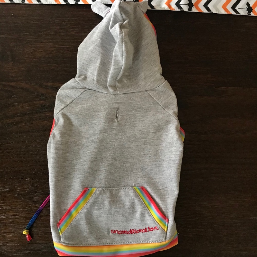 Hoddies colorfully to pets.
